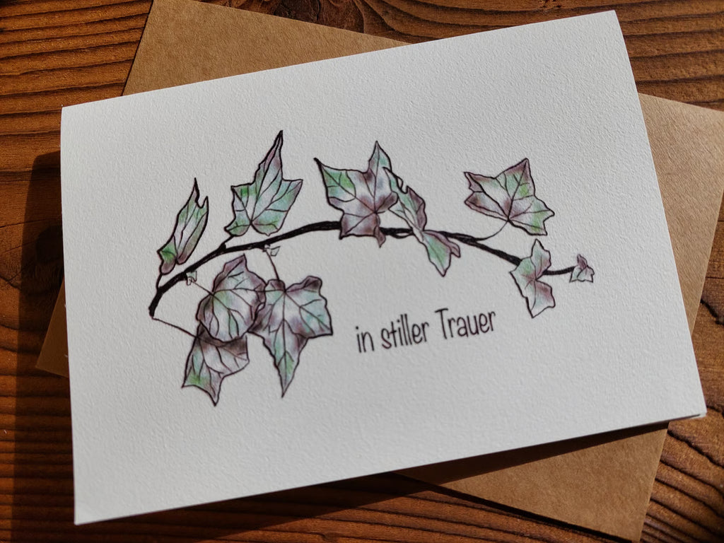 Trauerkarte in stiller Trauer mit Efeu-Motiv und passendem Kraftpapier-Umschlag, handgemacht in der Schweiz, KicomiArt
