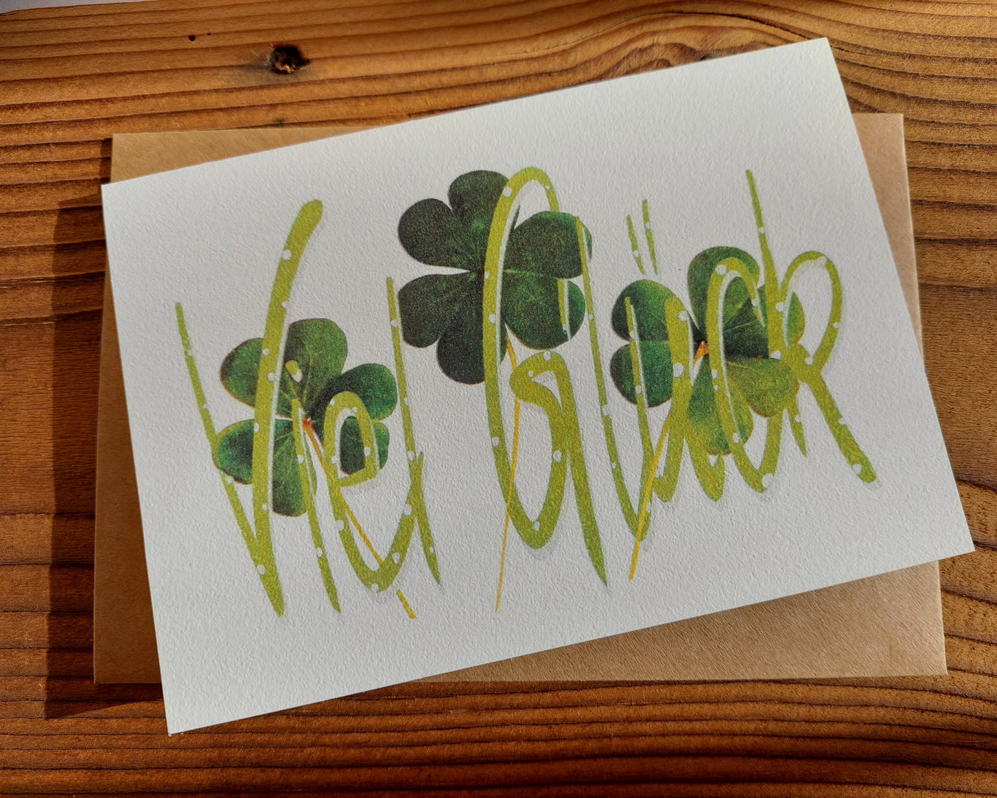 Glückwunschkarte Viel Glück mit Kleeblatt-Motiv und passendem Kraftpapier-Umschlag, handgemacht in der Schweiz, KicomiArt
