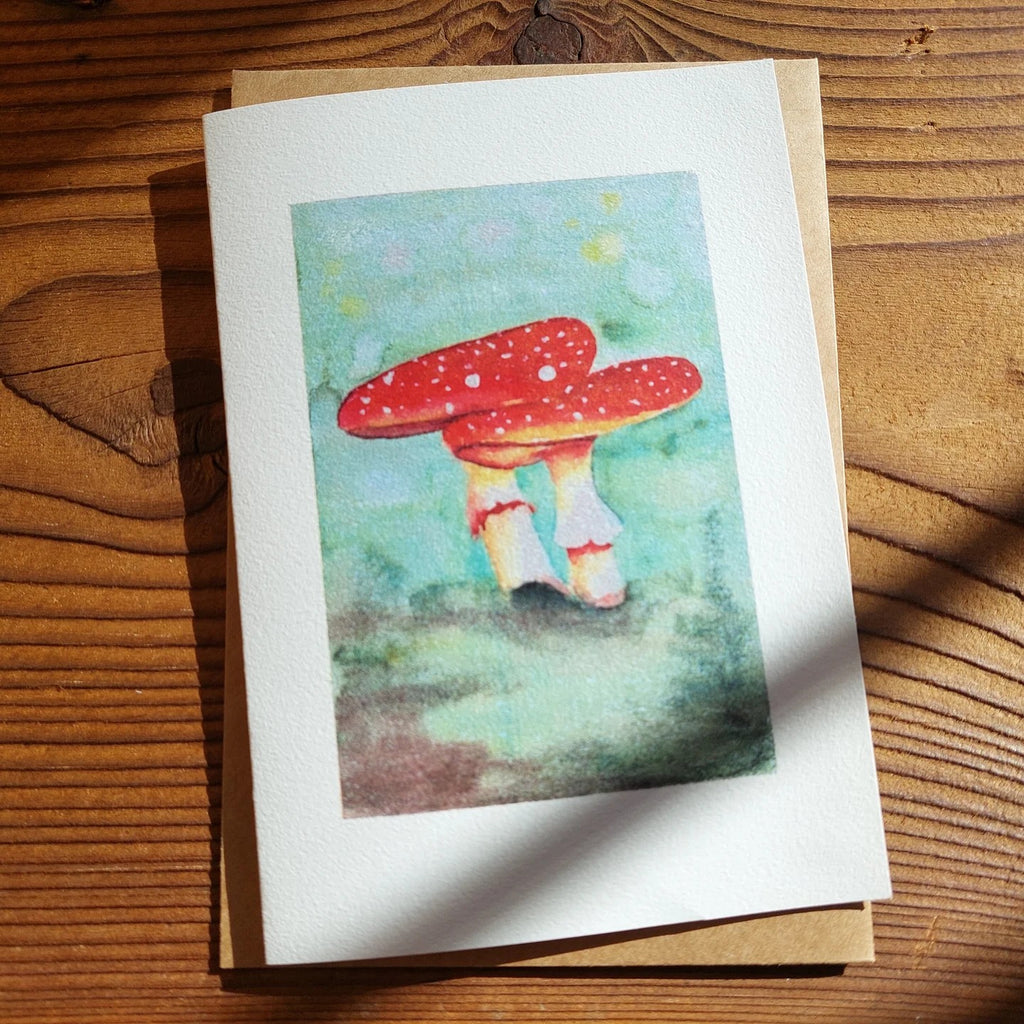 Aquarell-Grußkarte mit Fliegenpilz-Motiv und passendem Kraftpapier-Umschlag, handgemacht in der Schweiz, KicomiArt
