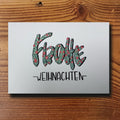 Weihnachtskarte Frohe Weihnachten – Handlettering mit Muster in Grün und Rot