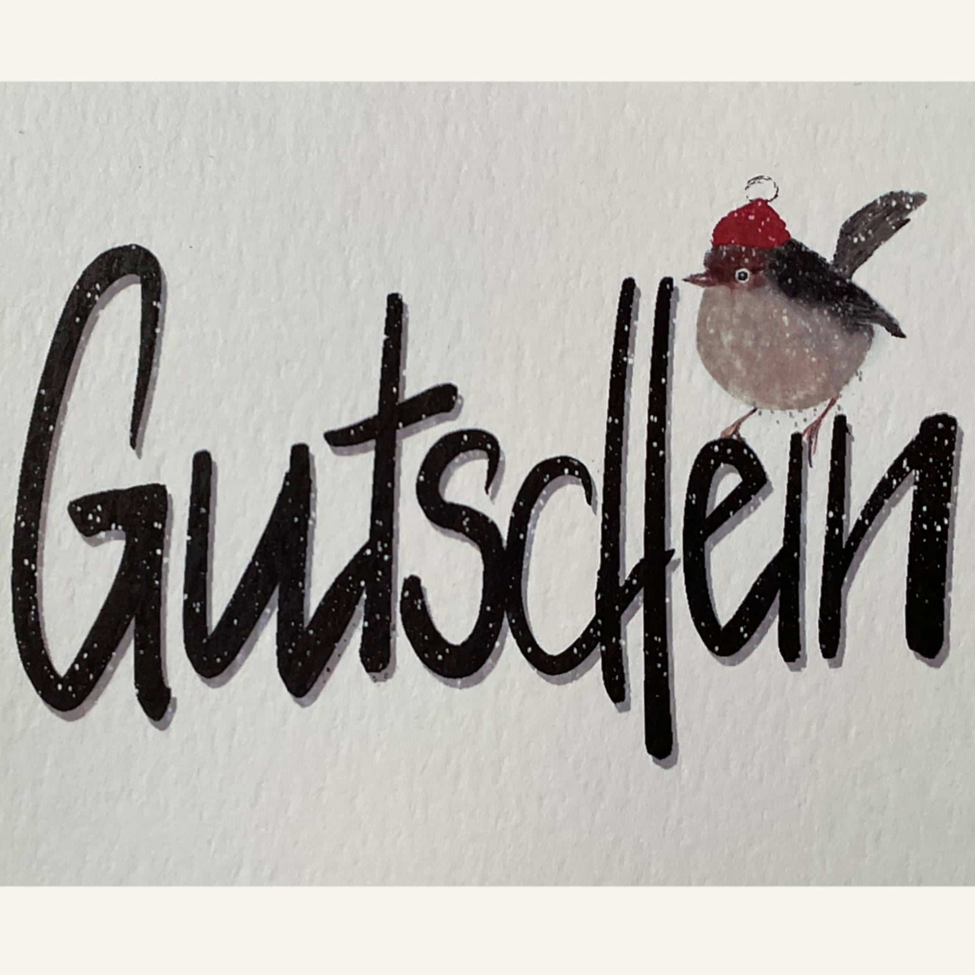 Detailansicht Gutscheinkarte Weihnachten – Lettering-Typografie und Rotkehlchen-Illustration auf naturweissem Mixed Media Papier 300g, KicomiArt

