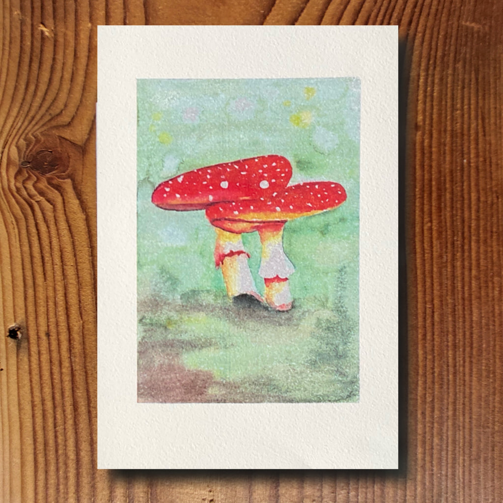 Grußkarte mit zwei roten Fliegenpilzen in Aquarelltechnik, leuchtende Farben, A6-Format, KicomiArt

