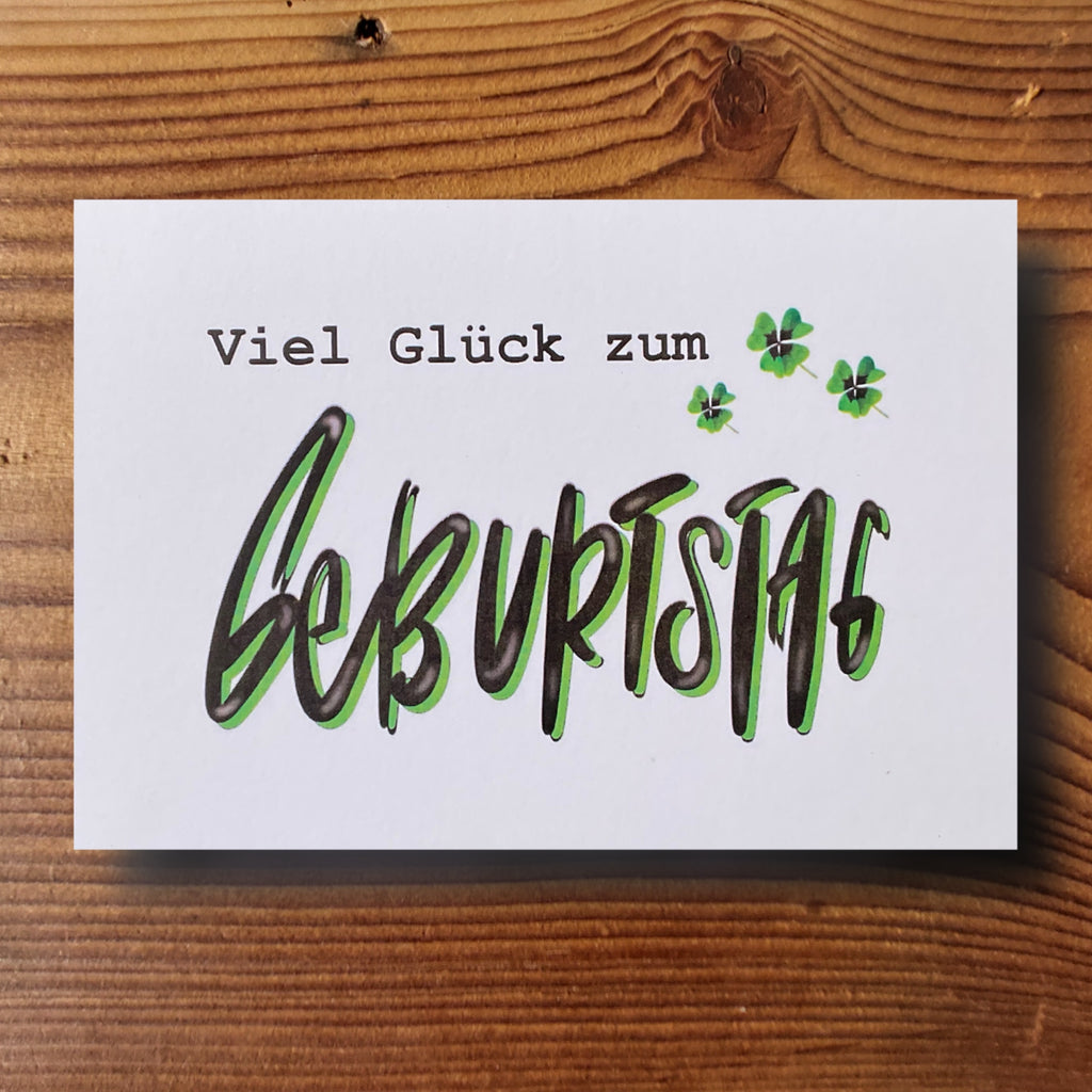 Geburtstagskarte mit handgeschriebenem Lettering Viel Glück zum Geburtstag und Kleeblättern, schwarz-grün, A6-Format, KicomiArt
