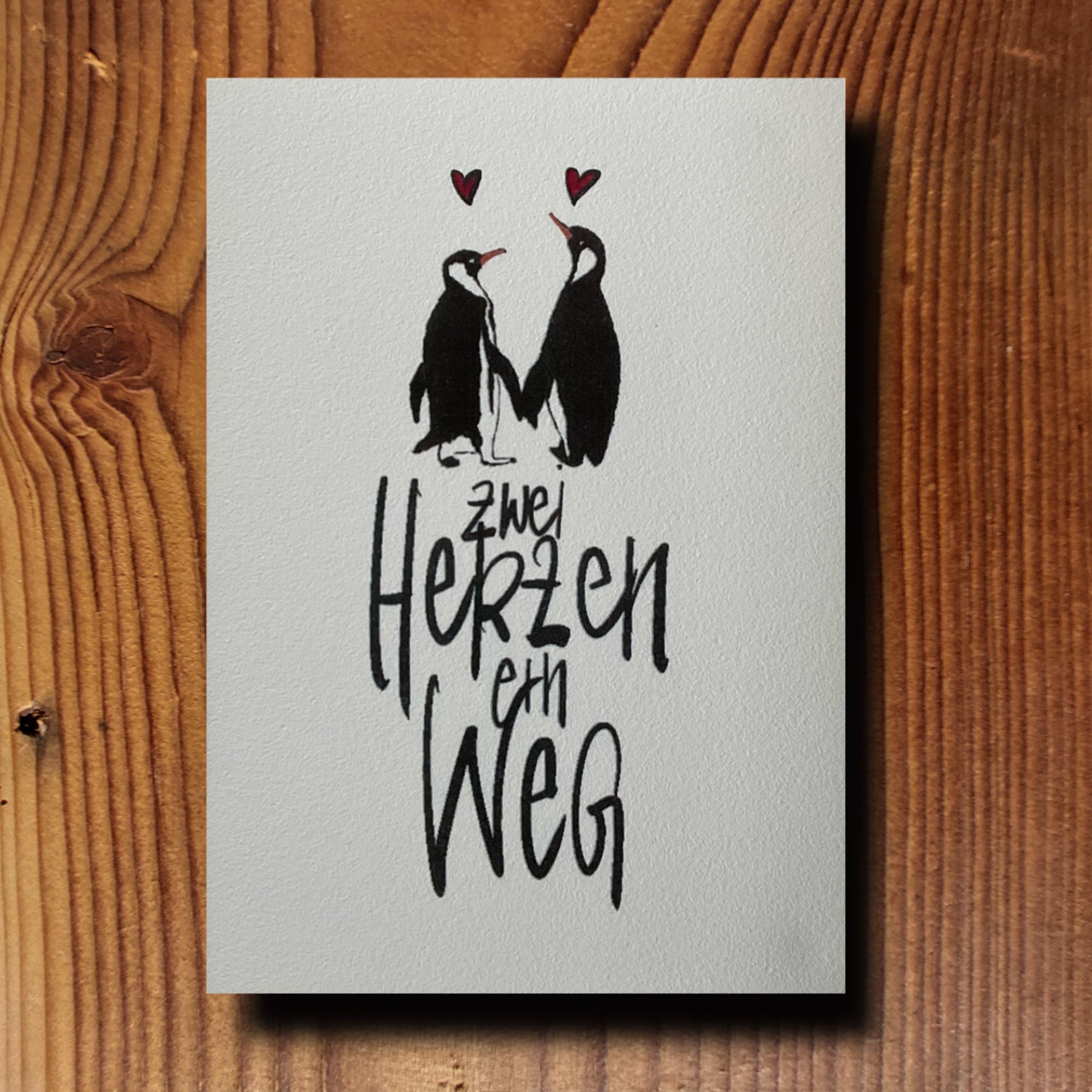 Handgemachte Hochzeitskarte mit zwei Pinguinen, Schriftzug Zwei Herzen ein Weg, Aquarellpapier 300g