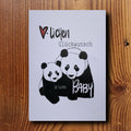 Babykarte mit zwei Pandas – gross und klein – und Schriftzug „Herzlichen Glückwunsch zum Baby", handgemacht von KicomiArt