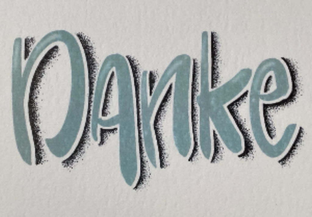 Detailansicht Dankeskarte Danke – Lettering-Typografie auf naturweissem Mixed Media Papier 300g