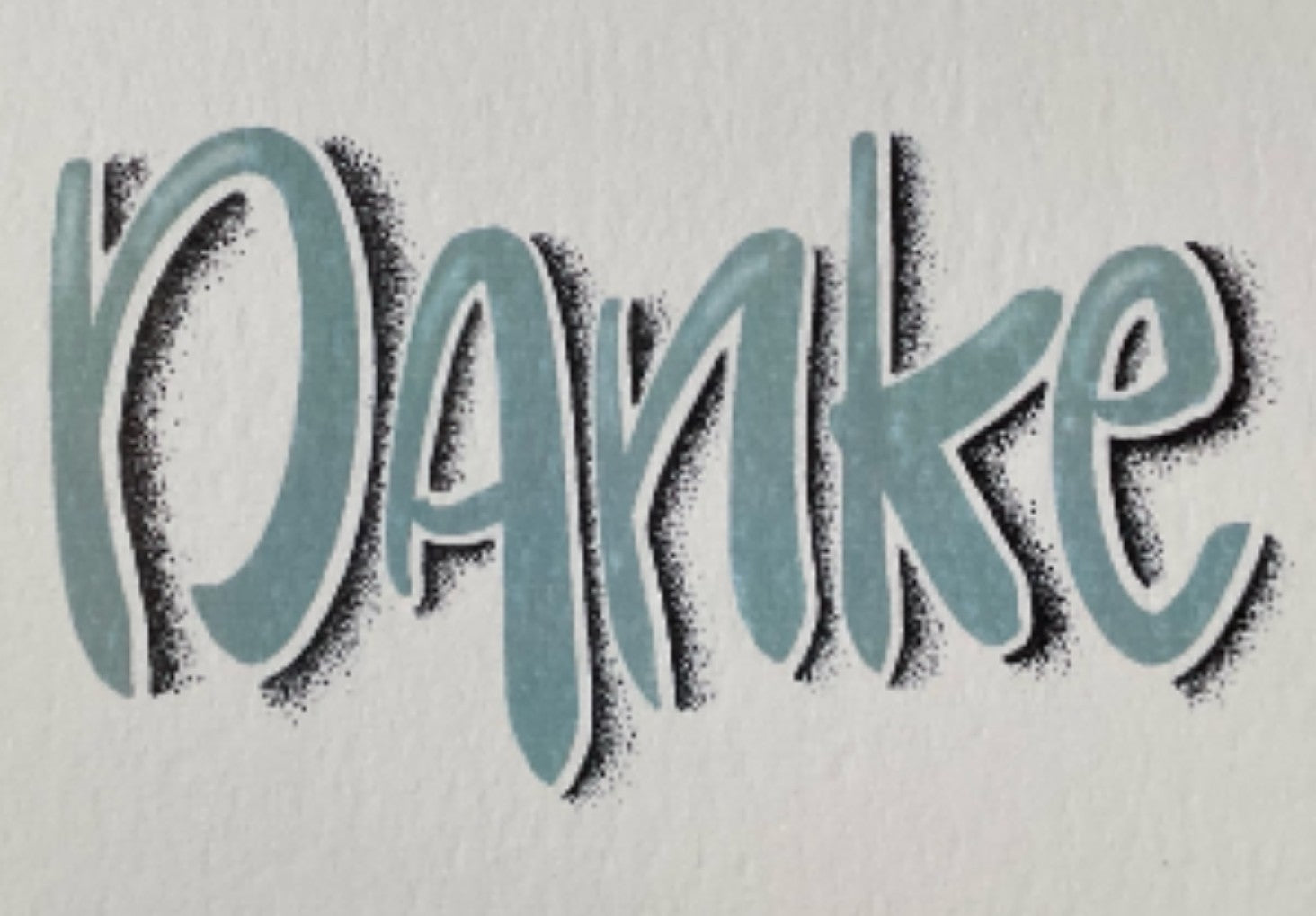 Detailansicht Dankeskarte Danke – Lettering-Typografie auf naturweissem Mixed Media Papier 300g