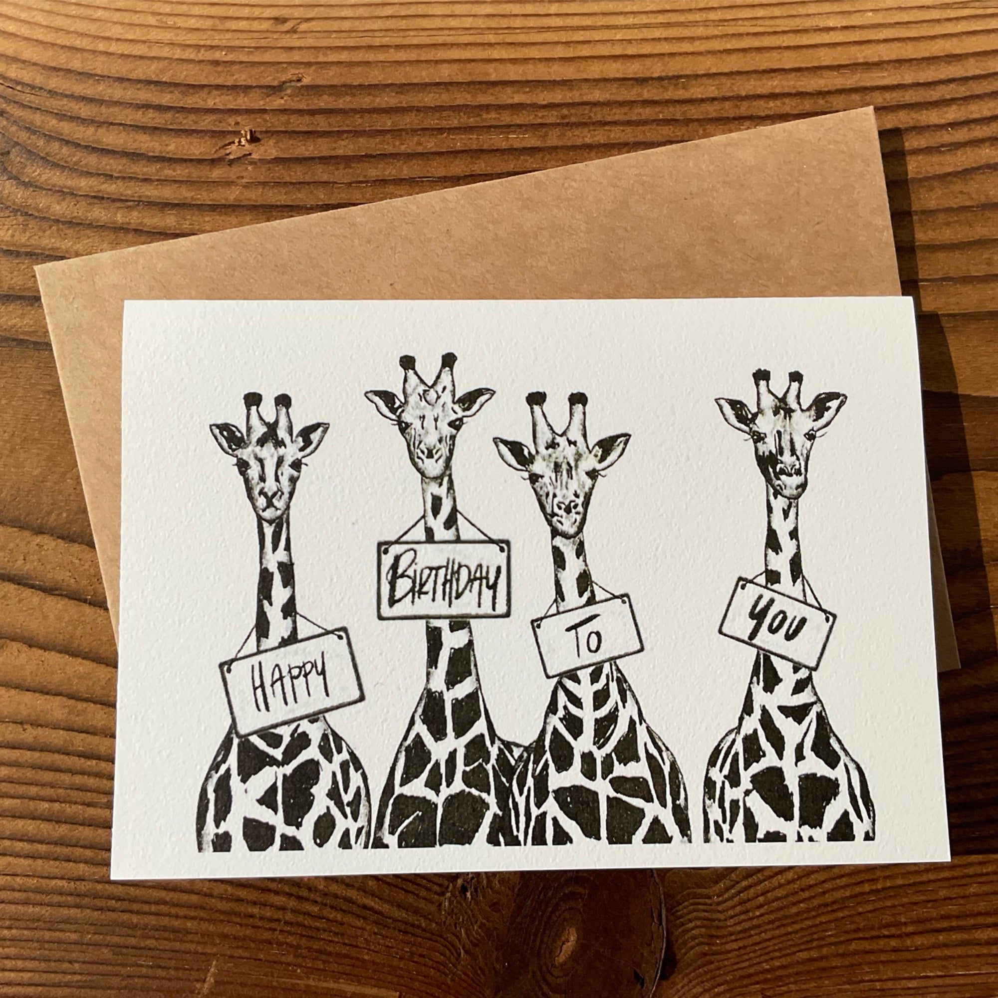 Geburtstagskarte mit vier Giraffen und passendem Kraftpapier-Umschlag, handgemacht in der Schweiz, KicomiArt
