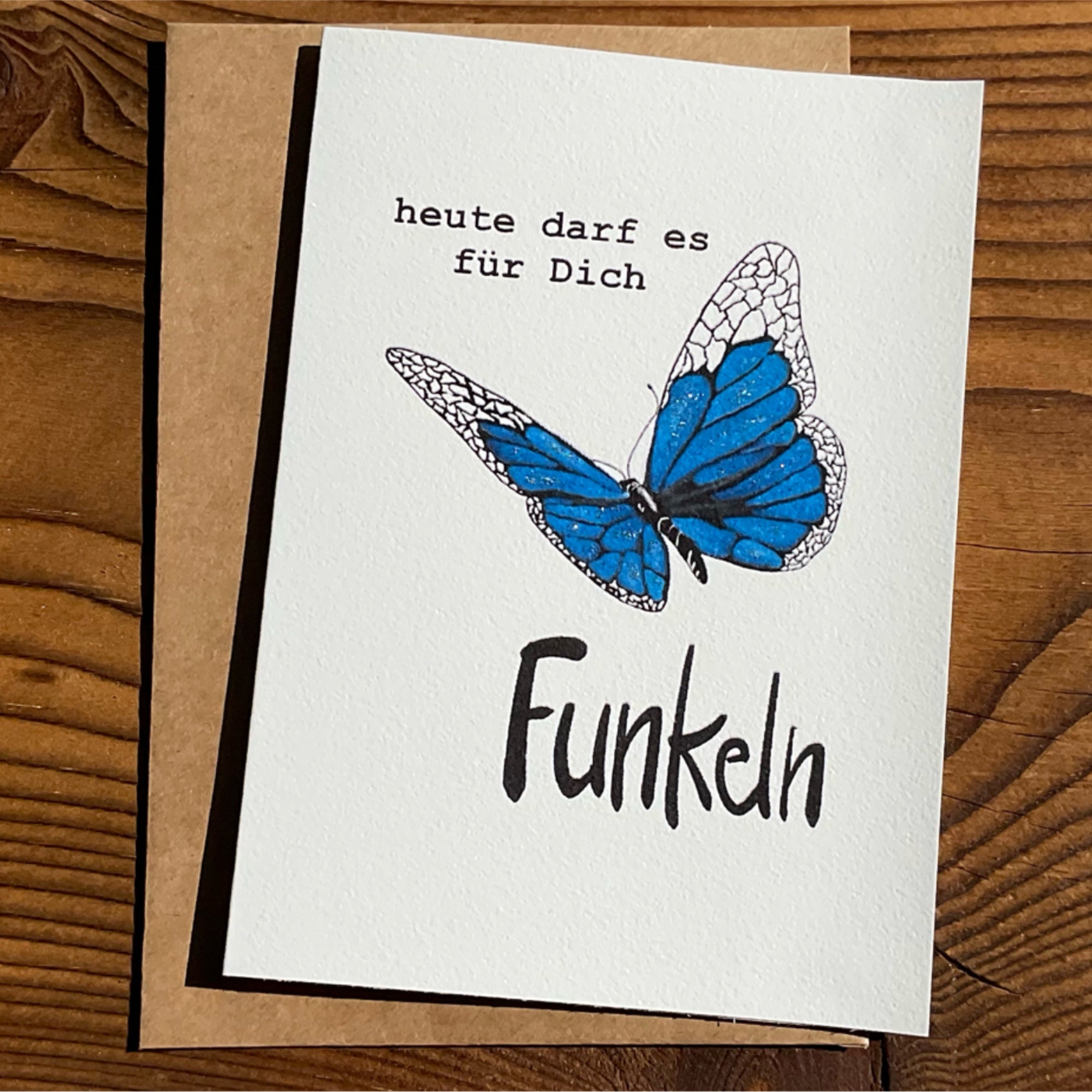 Motivationskarte Schmetterling Funkeln von KicomiArt mit Glitter und passendem Kraftpapier-Umschlag, handgemacht in der Schweiz
